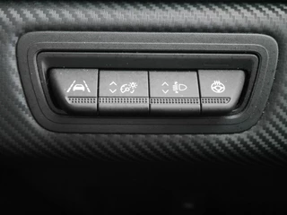 Renault Captur 1.3 mild hybrid 140 RS Line | Stoel en stuurverwarming | Achteruitrijcamera| 18 inch lichtmetalen velgen | Adaptive cruise control | Climate control | Trekhaak / 18