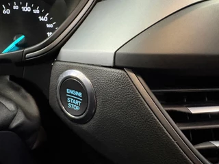 Ford Focus Wagon 1.0 EcoBoost Hybrid ST Line Style/ NL auto/ Achteruitrijcamera/ Sensoren / 20
