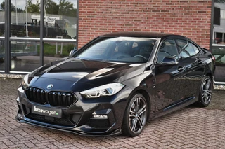BMW 2 Serie Gran Coupé 218i M-Sport  Shadowline Trekhaak 18inch Live-cockpit Sfeerverlichting / 32
