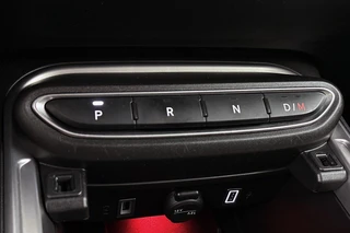 Jeep Avenger 1.2 e-Hybrid Summit Keyless 360-Camera Camera JBL Apple CarPlay / 24