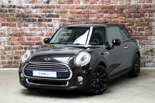 MINI Cooper Hatchback Chili Business 3 deurs  / Navigatiesysteem Professional / Panoramadak / LED / Climate Control / Parkeersensoren / Sportstoelen / Cruise Control / Bluetooth / 17 Inch / Chrome Line / Lichtpakket / Extra Getint Glas