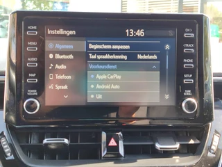 Toyota Corolla Touring Sports 1.8 Hybrid Style TREKHAAK BLIND SPOT STOEL/STUURVERW PARK-SENSOREN HEAD-UP EL-ACHTERKLEP APPLE/ANDROID 16'' LM-VELGEN AD-CRUISE CLIMA / 24