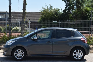 Peugeot 208 1.2 PureTech Style  | NL-Auto | Navi | Cruise Control | Airco | Bluetooth | Park.sensoren | LM-Velgen | NAP / 2