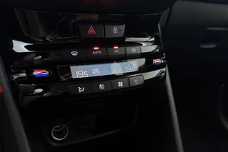 Peugeot 2008 1.2 PureTech Allure | Navigatie | Climate Control | Cruise Control | Camera | Lichtmetalen Velgen | Parkeersensoren Achter / 26