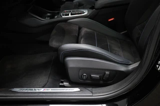 BMW 1-serie 123 xDrive | INNOVATION PACK | PANORAMADAK | STUURVERWARMING | MASSAGE |  HEAD UP | 360 CAMERA | 19" / 33