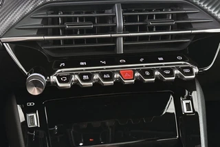 Peugeot 208 1.2 PureTech GT Automaat Panoramadak Camera Apple CarPlay LED / 32