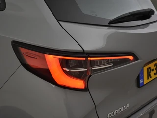 Toyota Corolla Touring Sports 1.8 Hybrid Active | Trekhaak | Stoelverw. | Navigatie / 12