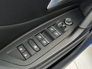 Peugeot 308 Plug-in Hybrid 225 EAT8 Automaat GT  | Schuifdak | Leder | Camera rondom | Focal Audio | / 35