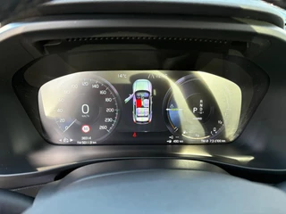 Volvo XC40 1.5 T4 Plug-in hybrid Plus Dark / Panorama-dak / Harman-Kardon / camera / stuur en stoel verwarming / 25