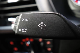 BMW X3 xDrive20i High Executive xLine Automaat  / Navigatie Professional / Leder / Trekhaak / 19 Inch / Adaptieve LED-koplampen / Stoelverwarming / Ambiance Verlichting / Parkeersensoren voor+achter / Sportstoelen / 32