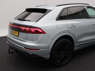 Audi Q8 60 TFSi e 490 Pk quattro S-Line Competition | Matrix Laser LED | Vierwielbesturing | B&O Audio | Valcona Leder | 22 Inch | Trekhaak | Head-Up | 20.328 Km!! / 17