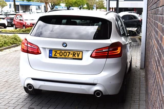 BMW 2-serie Active Tourer 220i HIGH EXE M-PAKKET LEDER NAVI / 19