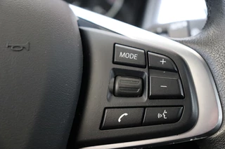 BMW 2 Series Active Tourer 218i Executive Automaat  / Trekhaak / Parkeersensoren / Stoelverwarming / Navigatie / Cruise Control / Bluetooth / Climate Control / LED / Sportstoelen / Multifunctioneel Stuurwiel / 17 Inch / 33