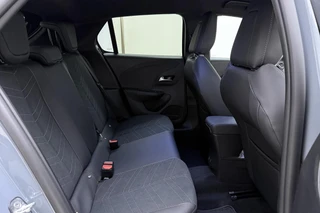 Opel Corsa 1.2 Turbo 145pk Automaat Hybrid Ultimate | DEMO | Tot 8 jaar garantie | Navigatie | Climate control | Stoelverwarming | Keyless Entry | Camera | Parkeersensoren | Alcantara bekleding | Zwart dak | 17" Lichtmetalen velgen / 14