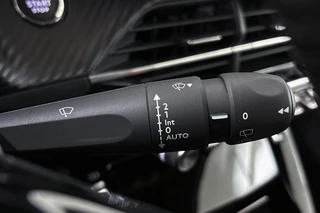 Peugeot e-2008 EV Allure Pack 50 kWh Stoelverwarming Camera Apple CarPlay / 40