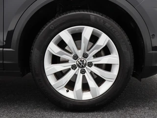 Volkswagen T-Roc 1.5 TSi 150 Pk Automaat Style Business | Adaptive Cruise Control | Elektrische Achterklep | Navigatie | Trekhaak | Stoelverwarming | 17 Inch / 14