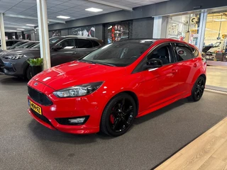 Ford Focus 1.5 Red Edition / navi / cruisecontrol / nieuwe motor / super nette staat / 2