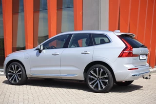 Volvo XC60 T6 Recharge AWD Plus Bright | Stoelverwarming | Trekhaak  | Parkeercamera | Panoramadak | Long Range |   Memory Stoelen | Keyless / 4