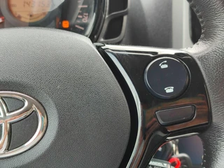Toyota Aygo 1.0 VVT-i X-WAVE CABRIO / 19