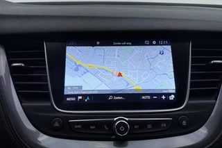 Opel Grandland X 1.2 Turbo Business Executive | Electrische achterklep | Navigatie | Camera | Half lederen bekleding | DAB radio | Apple Carplay | Extra getint glas / 27