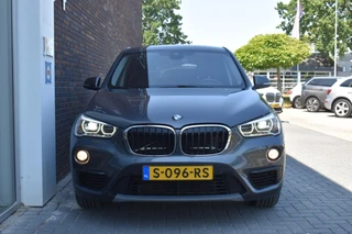 BMW X1 sDrive20i High Executive / 8