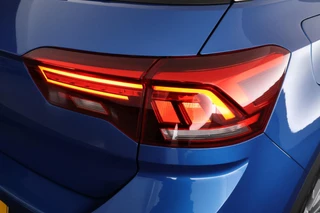 Volkswagen T-Roc 1.5 TSI 150pk DSG Sport Trekhaak Stoelverwarming Camera Keyless Navigatie / 33