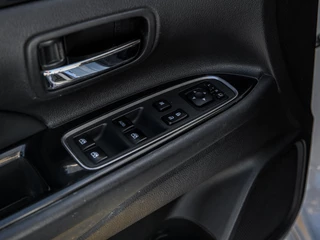 Mitsubishi Outlander 2.0 PHEV instyle | Leder | Xenon | 360 camera | Keyless | Stoelverwarming | PDC v+a / 27