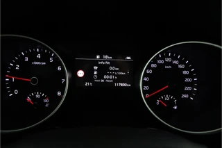 Kia Ceed 1.4 T-GDi ExecutiveLine  - Panoramadak - Stoelverwarming/Verkoeling - Achteruitrijcamera - Trekhaak - All season Banden - Virena Zekerheidspakket t.w.v. €895,- / 49