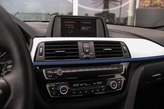 BMW 3-serie Touring 320i F31 M Sport Edition | M-pakket | 2e eigenaar | 18 inch | LED | Automaat | PDC | Cruise-control | Climate-control | 4 cilinder | 184 pk | Origineel / 25