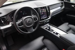 Volvo XC60 T6 Recharge AWD Plus Dark | Longe Range | Stoelverwarming | Parkeercamera | Panoramadak | Pilot Assist  | Leder | Keyless / 19