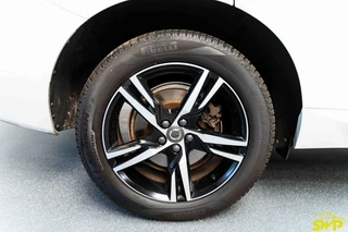 Volvo XC60 2.0 T8 Twin Engine AWD R-Design | Pano | Trekhaak zwenkbaar | Navi | Cam / 28