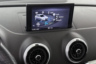 Audi A3 Sportback 30 TFSI Advance Sport S-Line Trekhaak Stoelverwarming Navi Virtual / 14