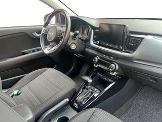 Kia Stonic 1.0i Turbo DynamicLine Automaat |  Two-tone lak | Apple Carplay / Android Auto | Airco |  Elektrische ramen | Camera | Parkeersensoren | Lichtmetalen velgen | / 16