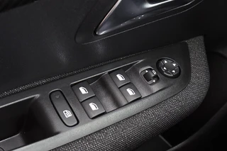 Peugeot 208 1.2 PureTech 100 Style / 26