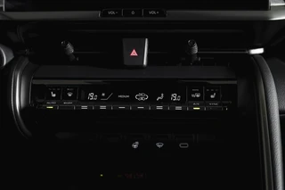 Toyota C-HR 1.8 Hybrid 140 Dynamic  | Dig. Cockpit | Adapt. Cruise | Winterpakket | PDC | Camera | NAV + App. Connect | ECC | DAB | LM 18" | 2989 / 30
