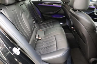BMW 5 Serie Touring 540i xDrive High Executive Automaat  / Harman Kardon / Adaptief Onderstel / Driving Assistant / Achteruitrijcamera / Navigatie Professional / Cruise Control / Sportstoelen / Parking Assistant / Zonnescherm / Climate Control / 18 Inch / Stoelverwarming voor+achter / 15