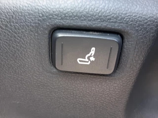 Toyota C-HR 1.8 HYBRID BI-TONE STUUR/STOEL&WISSERVERW. DODEHOEK DETECTIE ALL-SEASON PARELMOER/BI-TONE-LAK KEYLESS LED / 10