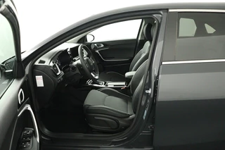 Kia Ceed 1.5 T-GDi DynamicPlusLine Automaat *DEMO* - Trekhaak - Navigatie - Stoel-/stuurverwarming - Cruise Control - Climate Control - Fabrieksgarantie tot 04-2032 / 18