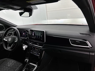 Volkswagen T-Roc 1.0 TSI R-Line | Camera | CarPlay | Adaptive Cruise | Digital Dash / 12