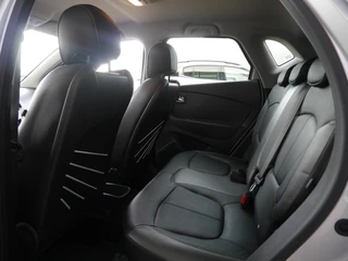Renault Captur 0.9 TCe Xmod | Lederen bekleding | Stoelverwarming | Trekhaak | Keyless entry en start | Climate control | Navigatie | Extra getint glas | Regensensor / 14