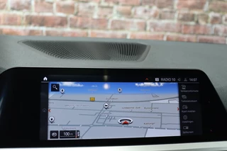 BMW 3 Serie Sedan 330i High Executive M Sport Pakket Automaat  / Live Cockpit Professional / Schuif-/kanteldak / M Sportremsysteem / Leder / Shadow Line / 19 Inch / Extra Getint Glas / Stoelverwarming / Climate Control / Parkeersensoren voor+achter / Stuurwiel Verwambaar / Hifi / 23