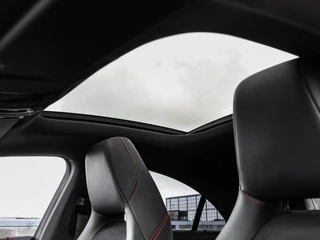 Mercedes-Benz CLA-klasse 180 Business Solution AMG Night Upgrade | Panoramadak | Camera | Apple CarPlay/Android Auto | LED | Navigatie| Stoelverwarming | 18" / 13