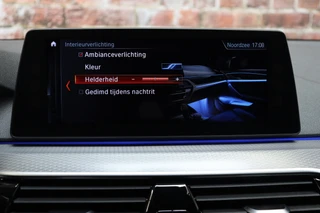 BMW 5 Series Touring 520i High Executive M Sport Pakket Automaat  / Navigatiesysteem Professional / Adaptieve LED-koplamp / Hifi / Climate Control / Parkeersensoren / Sfeerverlichting / Chrome Line / Sportstoelen / Cruise Control / Stoelverwarming / 26