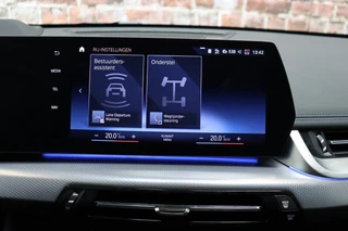 BMW X1 sDrive20i Executive M Sport Pakket Automaat  / Live Cockpit Professional / Shadow Line / Comfort Access / Head-Up Display / Adaptieve LED / 18 Inch / Parking Assistant Plus / Innovation Pack / Elektrisch Verstelbare Voorstoelen / Extra Getint Glas / 46