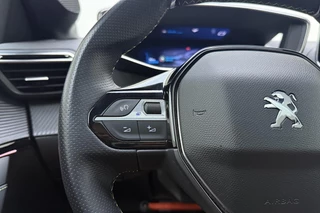 Peugeot 208 1.2T 100pk GT | Afneembare Trekhaak | Achteruitrijcamera | Panoramadak | Cruise control | Airco | Stoelverwarming | Climate control | Interieurverlichting | Stuurbediening | Sportstuurwiel | / 22