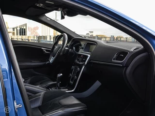 Volvo V40 2.0 D3 150 PK Business Sport R-Design Panoramadak Harman Kardon LED Standkachel Trekhaak Stoelverwarming 18" / 16
