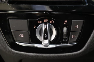 BMW 5 Serie Touring 520i High Executive M Sport Pakket Automaat  / Trekhaak / Navigatie Professional / Achteruitrijcamera / Comfortstoelen / DAB / Apple Carplay / Stoelverwarming / Adaptief Onderstel / Cruise Control / LED / 38
