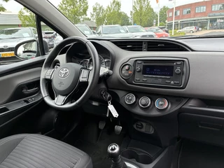 Toyota Yaris 5-DEURS NL-AUTO 1E-EIG DEALER-OND 5-DEURS AIRCO RADIO/CD  TREKHAAK ALL-SEASONS / 4