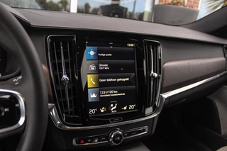 Volvo V90 2.0 B4 Business Pro Inscription| BTW auto | 1e eigenaar | NL auto | 20 inch | Panoramadak | Harman Kardon | BLIS | Stuurverwarming | Stoelverwarming | Head-up | Trekhaak | Cruise control / 23