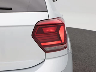 Volkswagen Polo 1.0 TSi R-Line | Adaptive Cruise | Climatronic | CarPlay | Parkeersensoren | Navigatie | 16 Inch | 98.183 Km !! / 15